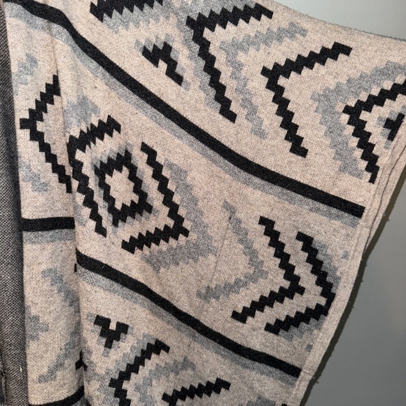 EUC Anthropologie Left On Houston Tan Navajo Print Cardigan Wrap Size XS - S - Picture 8 of 10